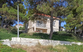 Cozy Apartment In Lumbarda With Wifi